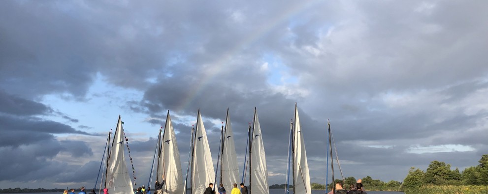Valken aan aanlegsteiger Valken aan aanlegsteiger