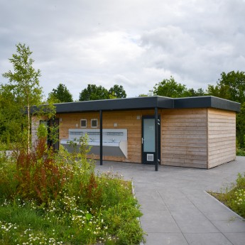 Buitenkant sanitairgebouw